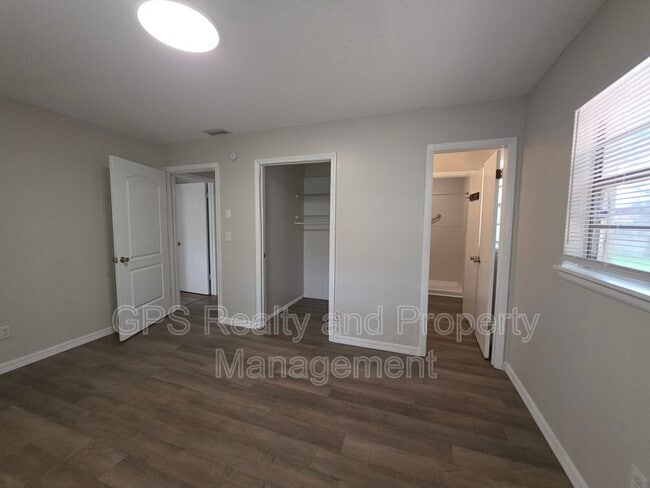 Building Photo - 1030 Pine Valley Ln