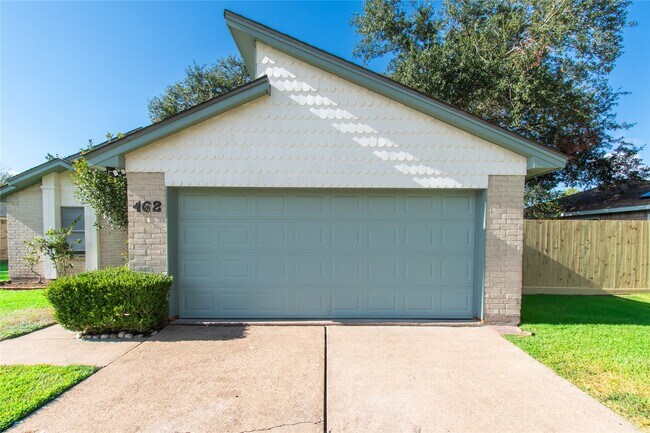 Building Photo - 462 Capehill Dr