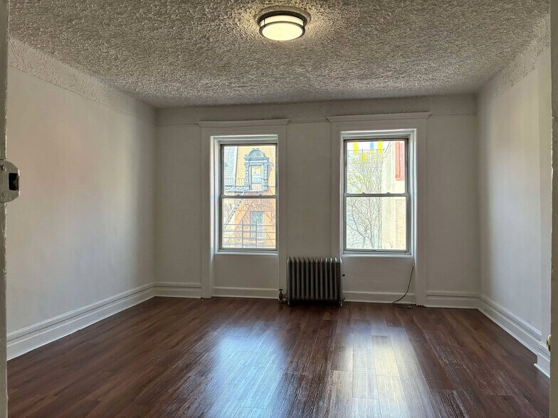 Building Photo - 556 W 161st St