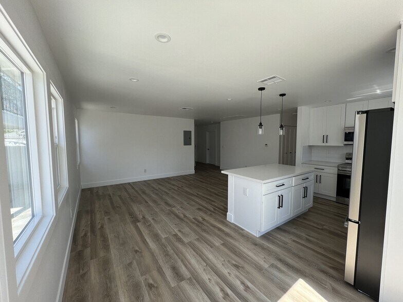Building Photo - 4814 Hedda St