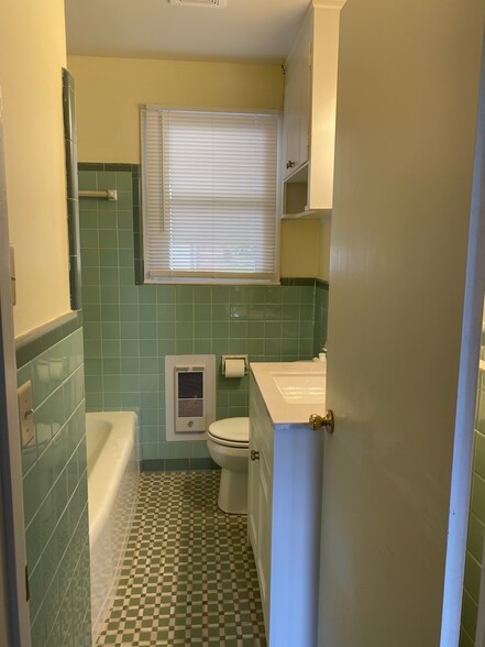 Building Photo - 3003 Oakland Ave