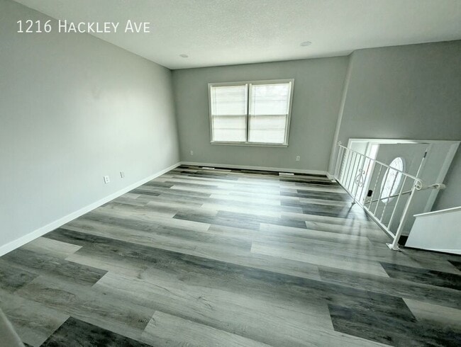 Building Photo - 1216 Hackley Ave