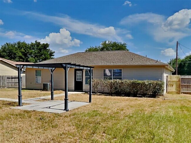 Building Photo - 16179 Summer Breeze Ct