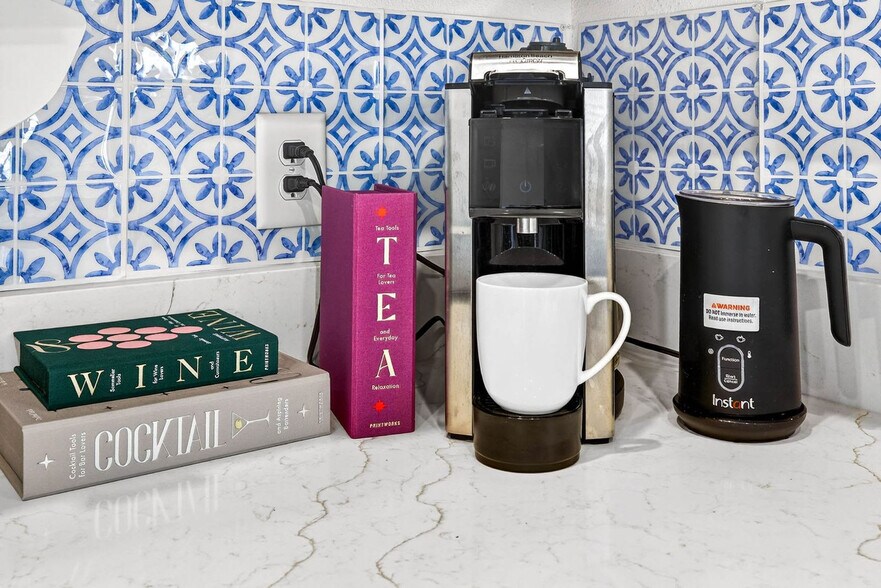 Building Photo - 1734 W Cherry St