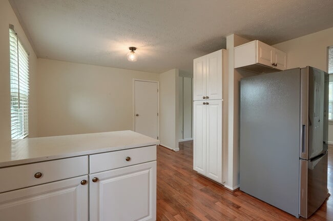 Building Photo - 651 Dovalon Pl