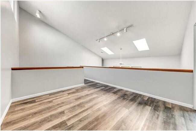 Building Photo - 2212 Kenzie Rd