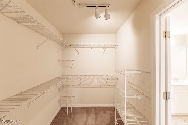 Building Photo - 1156 SW 44th Terrace