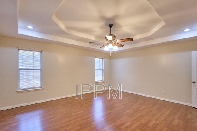 Building Photo - 2609 Thomas Ln