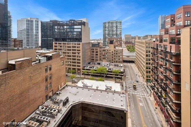 Building Photo - 600 S Dearborn St