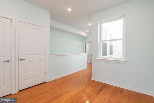 Building Photo - 1517 W Seybert St