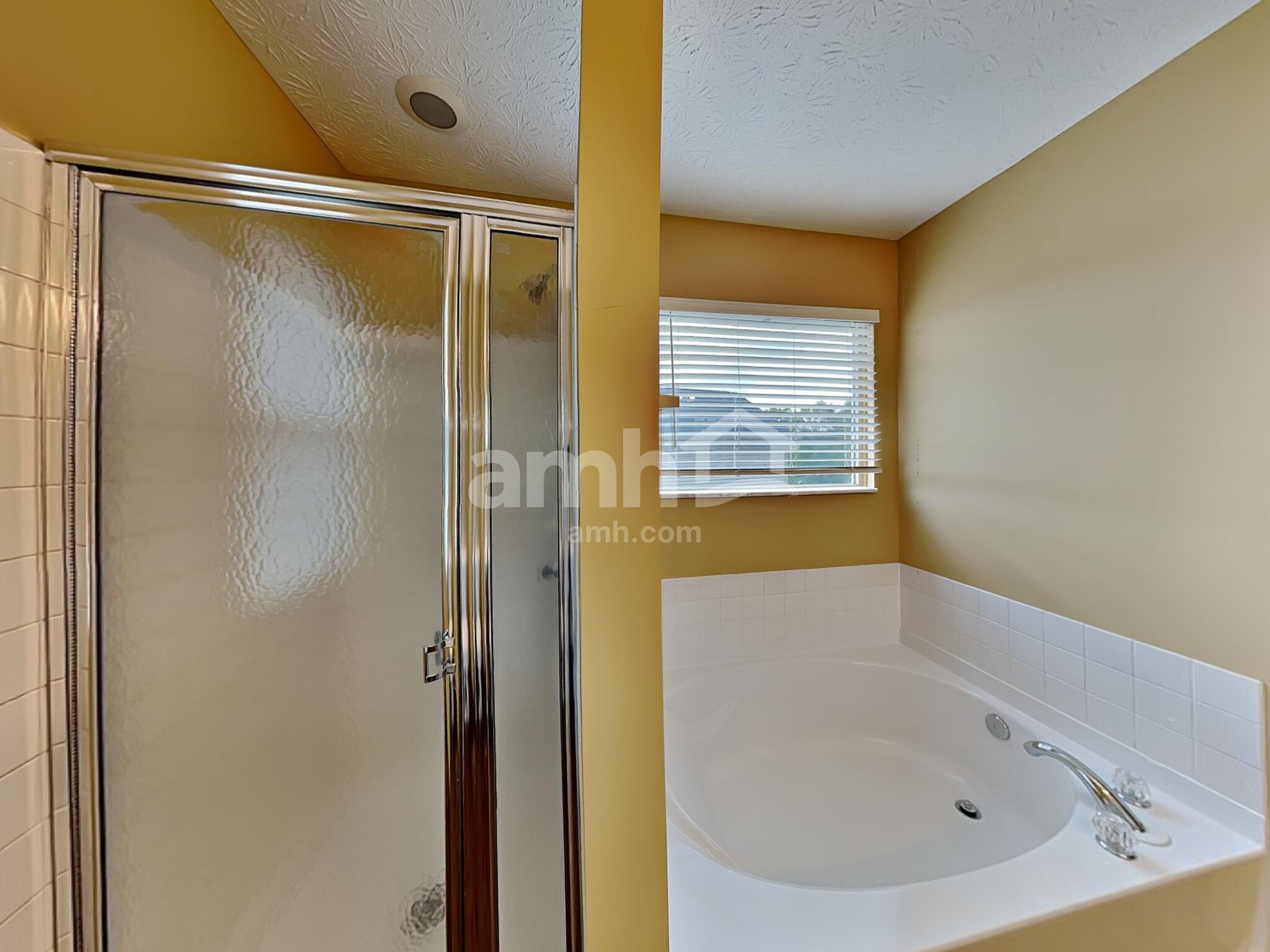 Building Photo - 494 Lockmead Dr