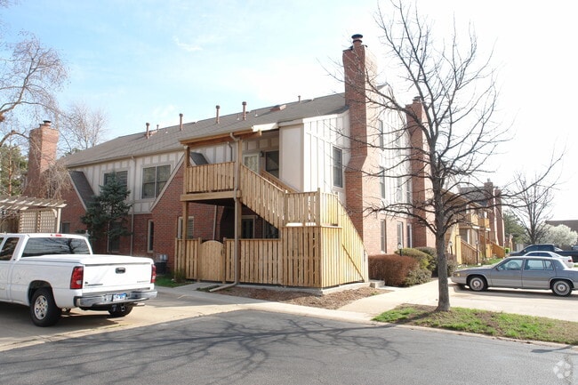 Building Photo - 1352 S Webb Rd