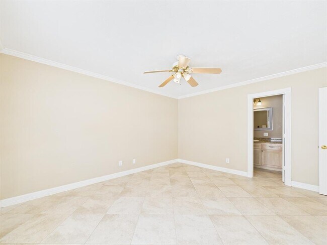 Building Photo - 2824 Briarhurst Dr