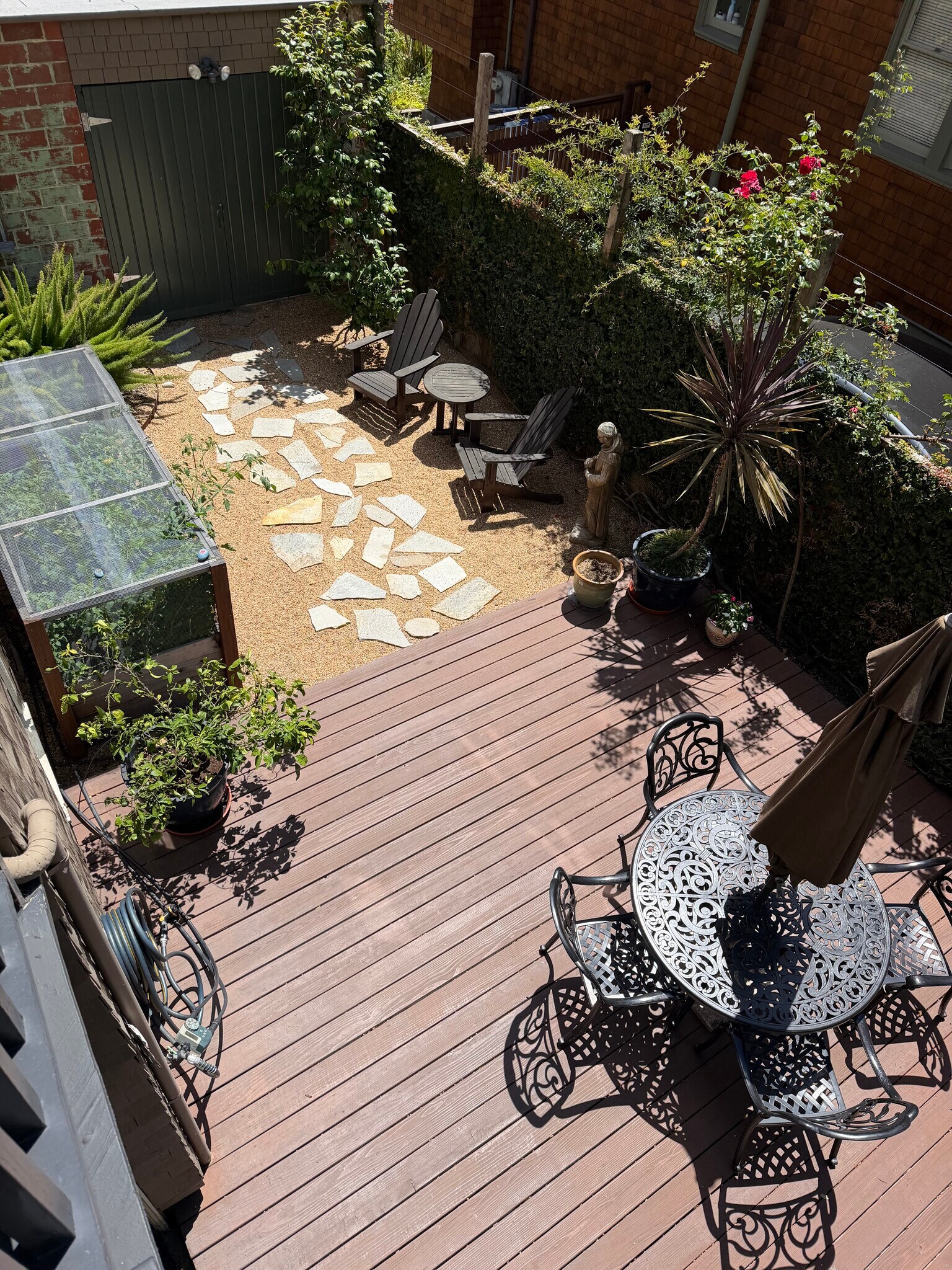 Shared garden - 2644 Benvenue Ave