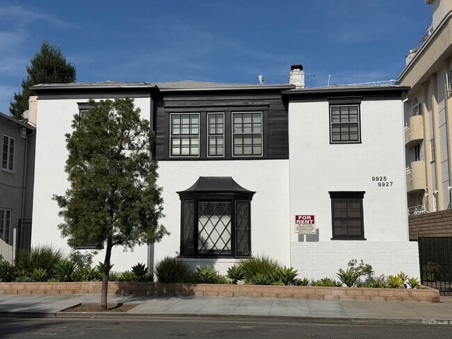 Building Photo - Durant Drive Apartments