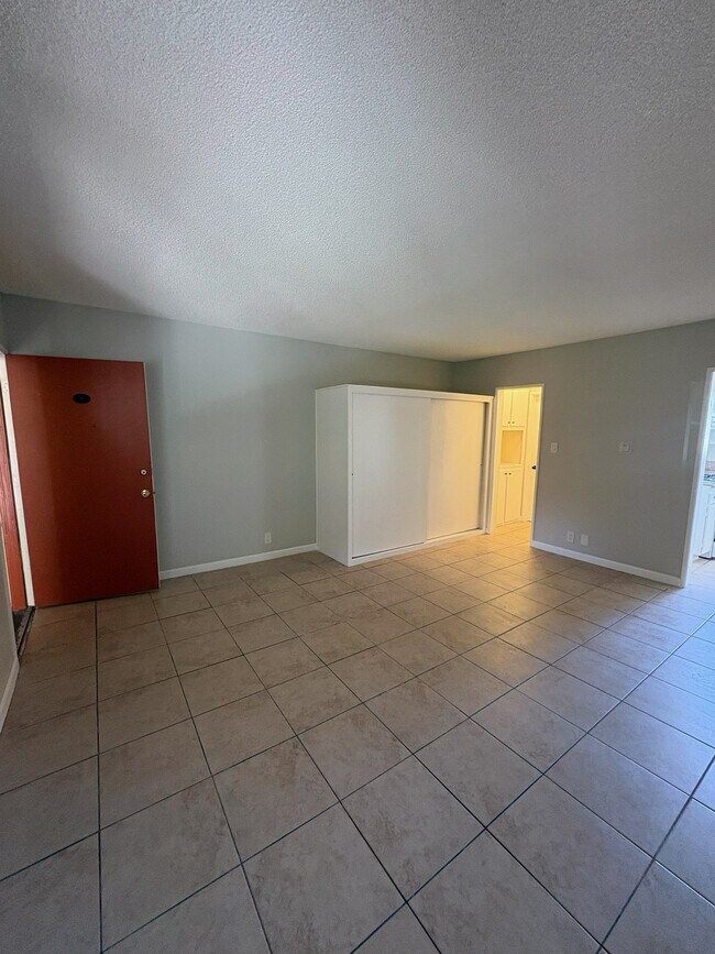 Building Photo - 4055 W 129th St