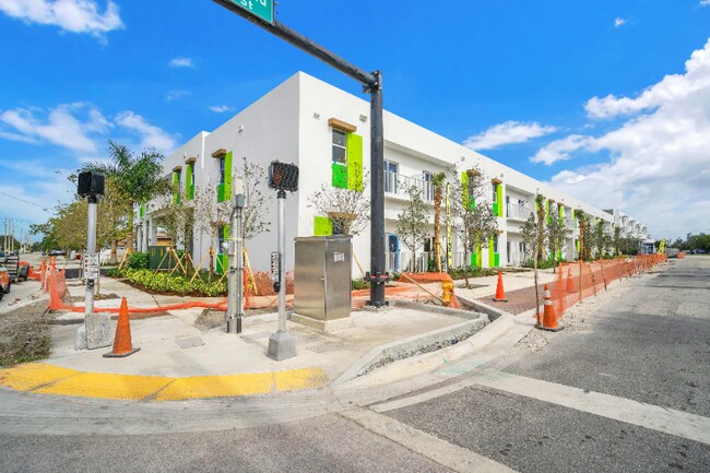 Building Photo - 605 N Dixie Hwy