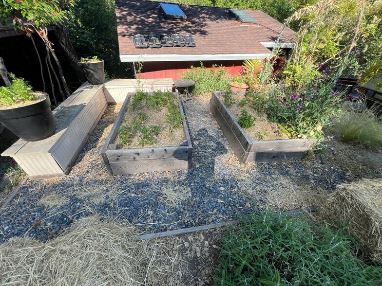 Building Photo - 2325 S Fitch Mountain Rd