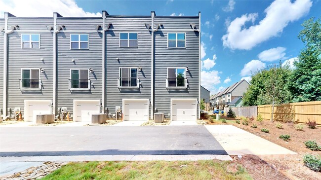 Building Photo - 3640 Spencer St