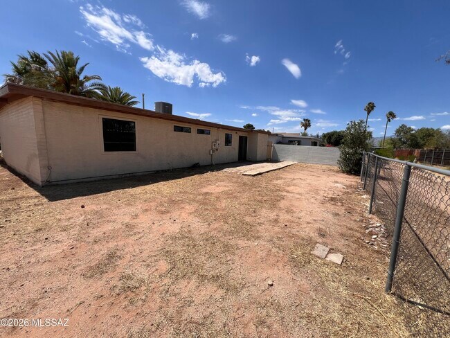 Building Photo - 3639 S Yukon Pl
