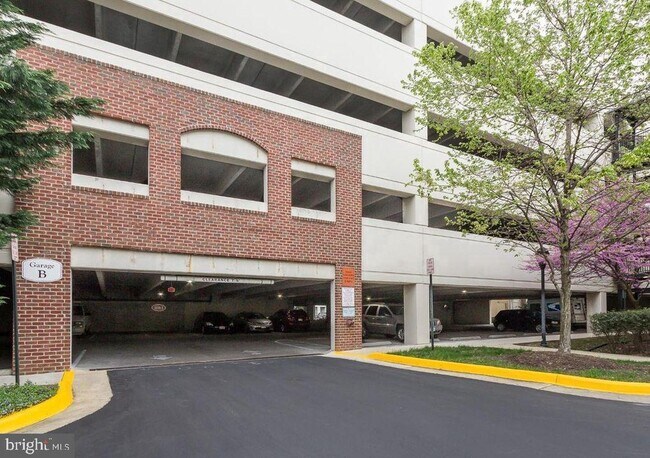 Building Photo - 12925 Centre Park Cir