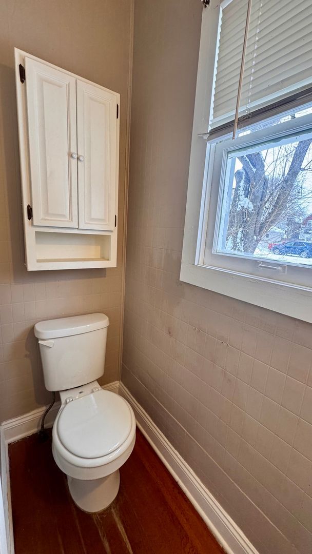 Building Photo - 633 Livingston Ave NE