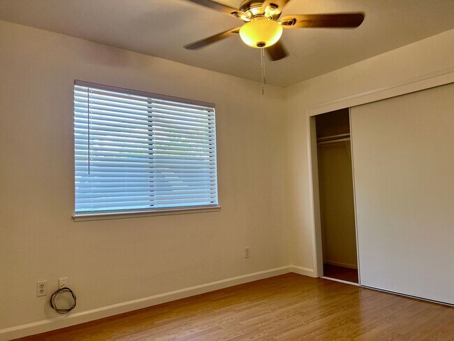 Building Photo - 144 Duranta St