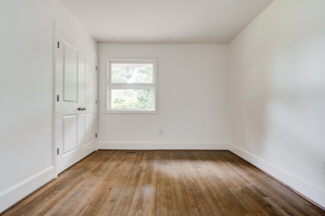Building Photo - 5196 Scenic View Dr
