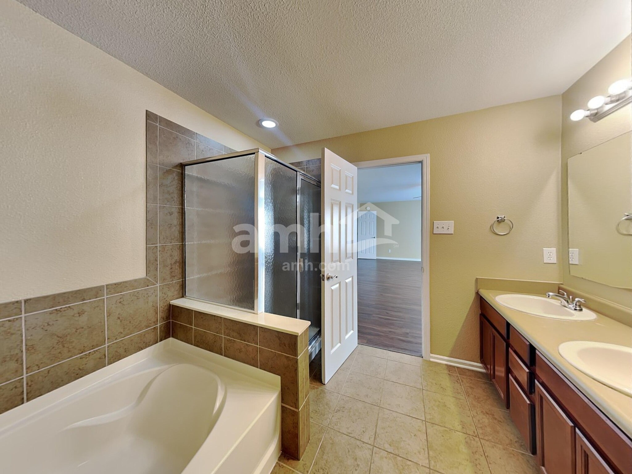 Building Photo - 7927 Newhall Way