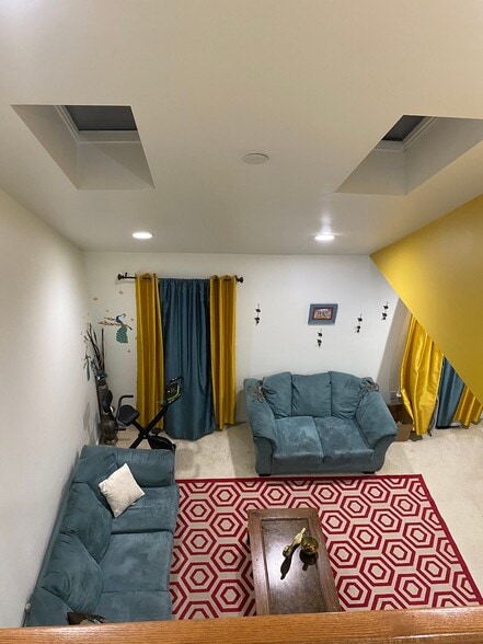 Building Photo - 4150 Roth Farm Village Cir