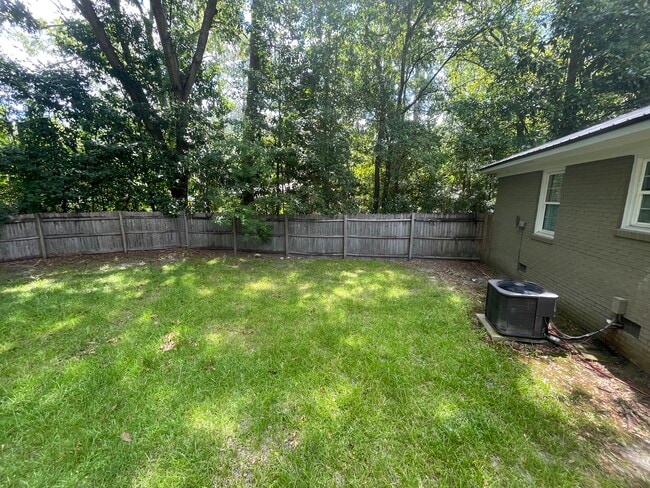 Building Photo - 103 Forest Way