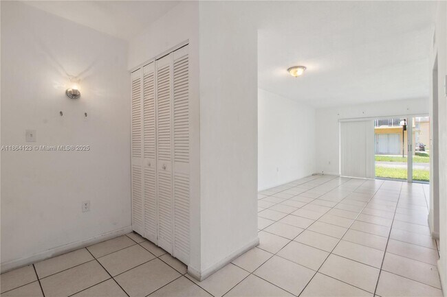 Building Photo - 7430 SW 82nd St