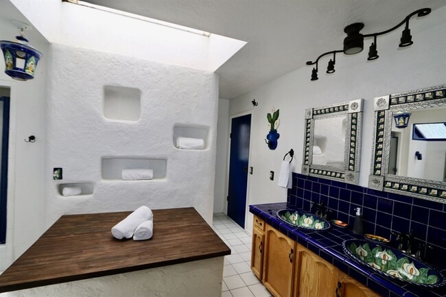 Building Photo - Garcia House: Fully Furnished, Wonderful Hot Tub, Spacious Fenced Outdoor Area, Pet-Friendly too!