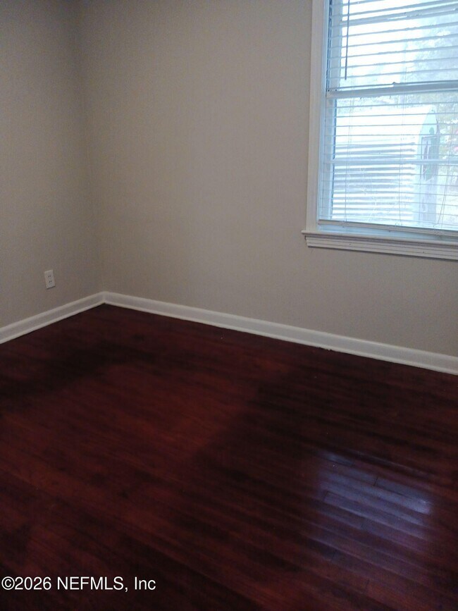 Building Photo - 2733 King Cole Dr