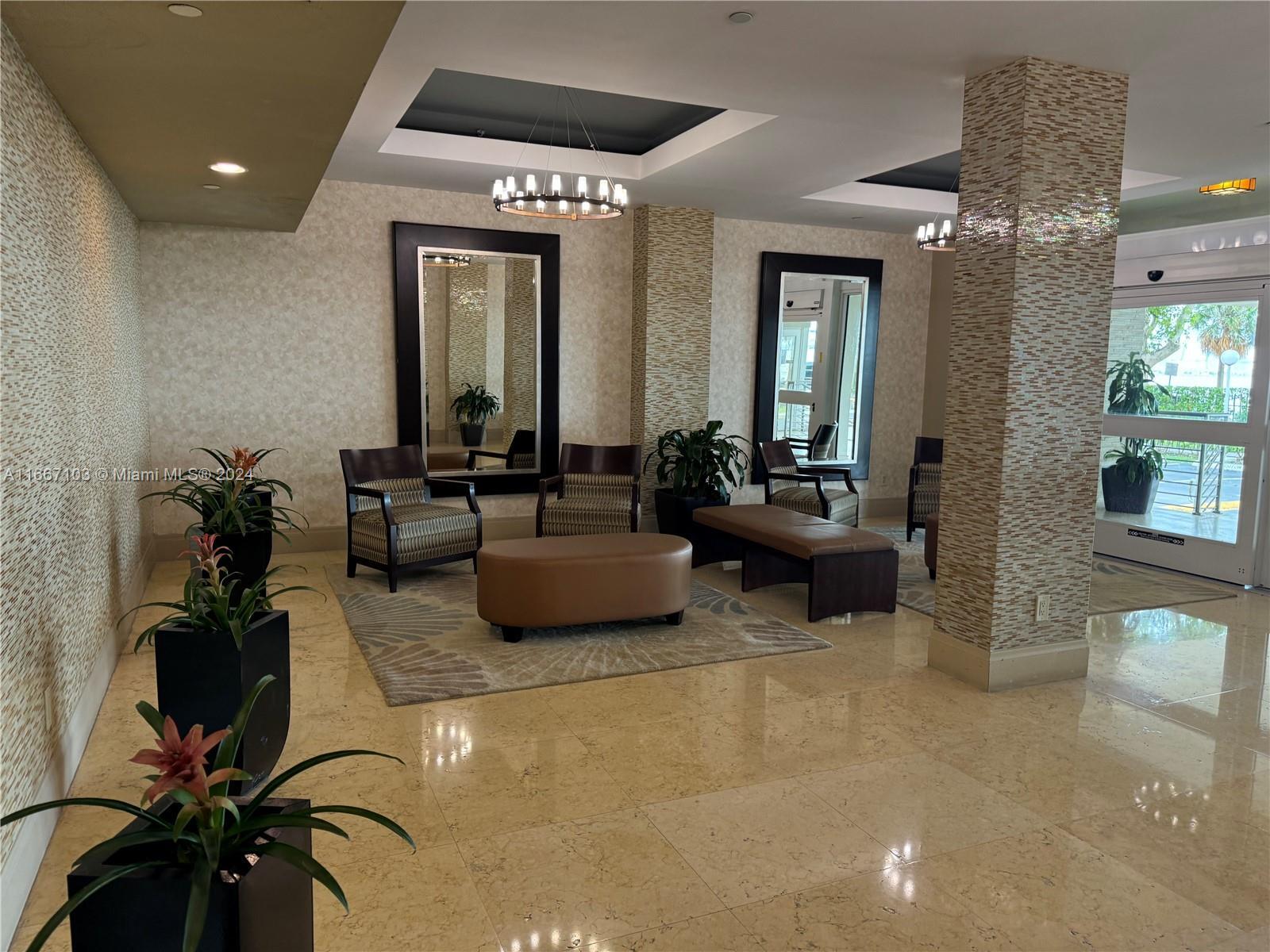 Building Photo - 1420 Brickell Bay Dr