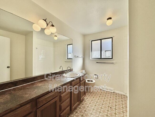 Building Photo - 5728 S Kenton St