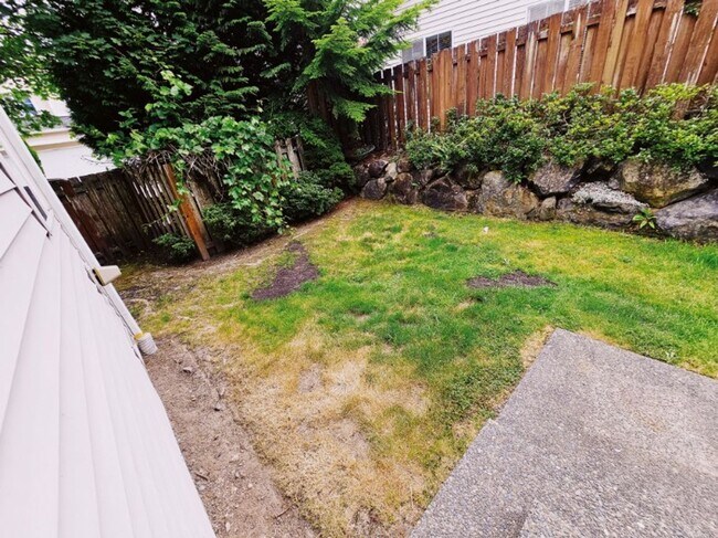 Building Photo - 3 Bed + Bonus Room 2.5 Bath Home Snohomish