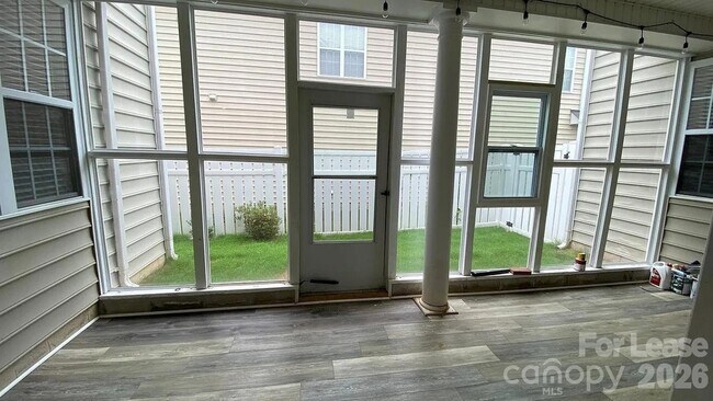 Building Photo - 5803 Cactus Valley Rd