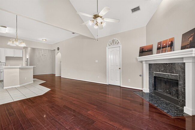 Building Photo - 8503 Raybluff Ln
