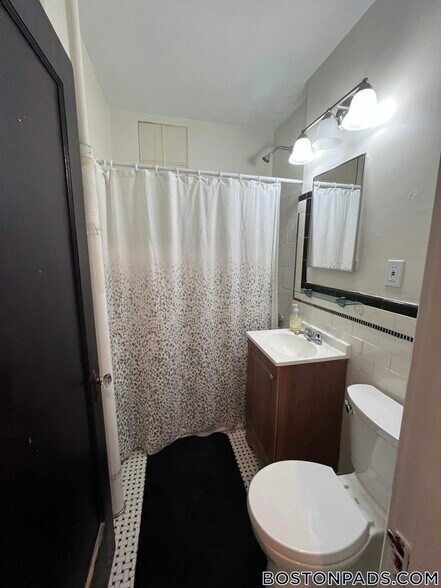 Building Photo - 349 Pleasant St