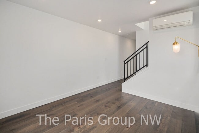 Building Photo - Modern 2BR Columbia City/Hillman City Town...