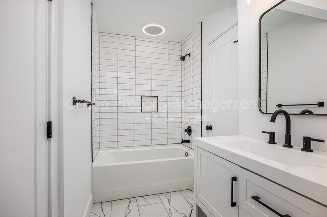 Building Photo - 1012 Debow St