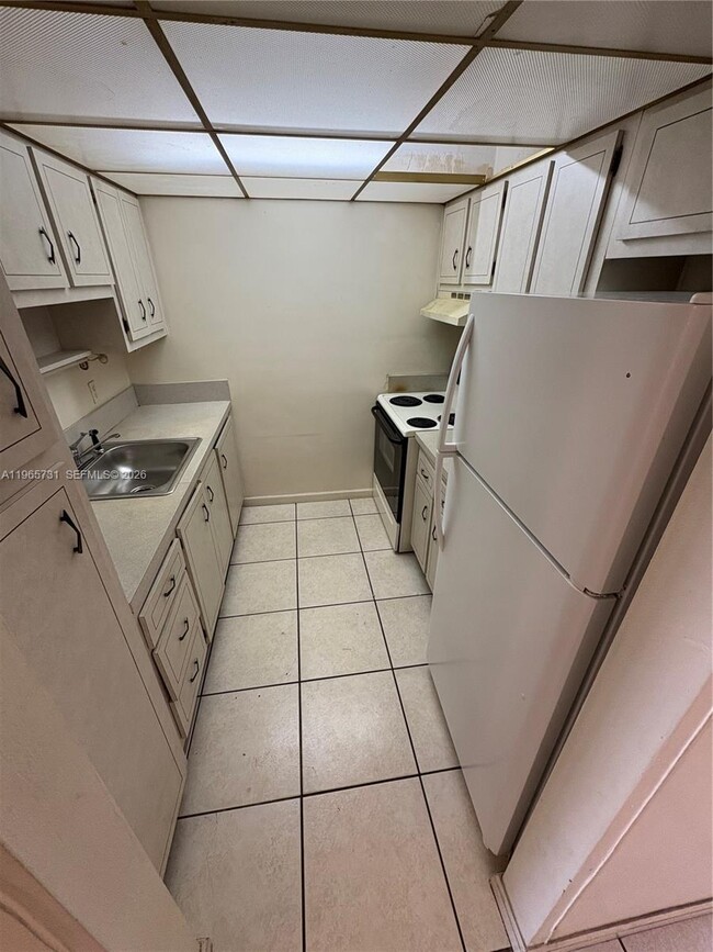 Building Photo - 16215 NE 18th Ct