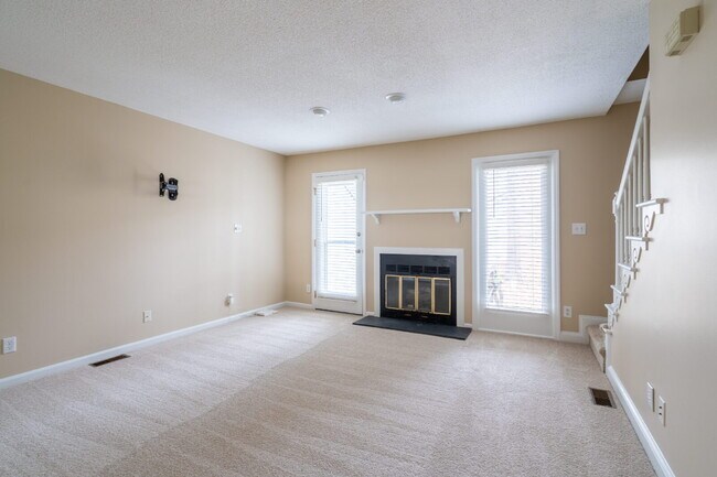 Building Photo - Two Bedroom Townhome in Raleigh's Heart!