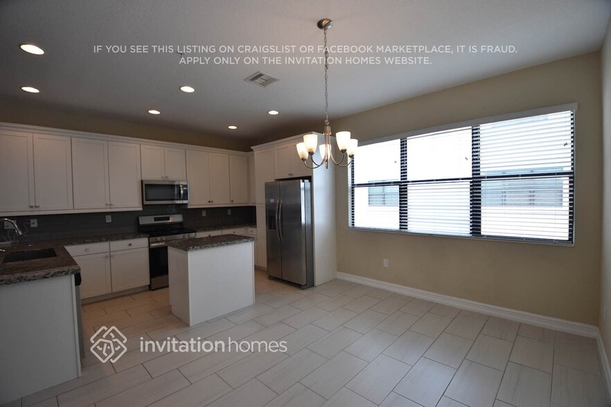 Building Photo - 11671 SW 13th Ct