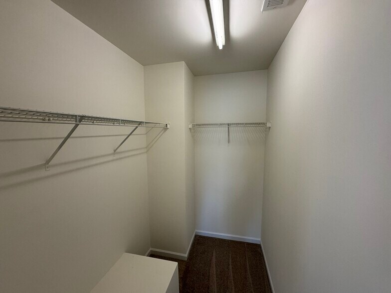Building Photo - 2818 Oakdale Pasture Dr