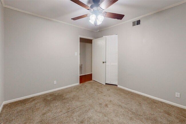 Building Photo - 5338 Creekbend Dr