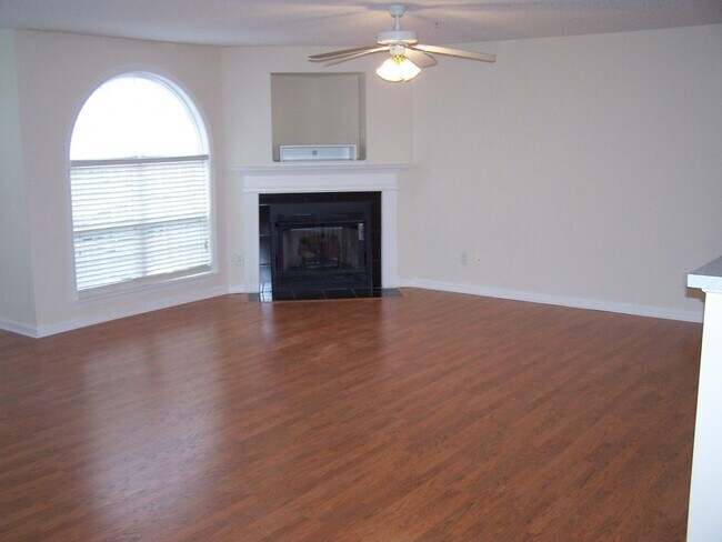 Building Photo - Minutes from WFU and Downtown Winston-Sale...