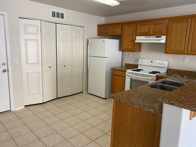 Building Photo - PALI3045