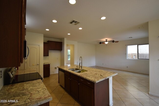 Building Photo - 7117 N 73rd Dr